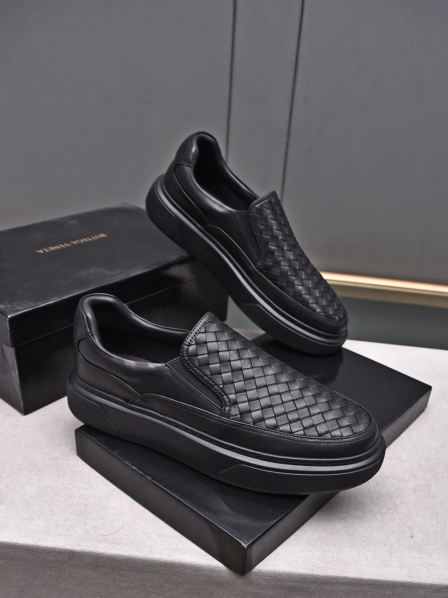 Men's Men's Shoes💰520 [One-step-up] BOTTEG* VENET* - high-end boutique Size: 38-44 (45 customized) BV new product, first-layer cowhide artificially woven classic style and contemporary fashion temperament harmoniously blend, rubber sole is light and flexible, water-dyed cowhide lining! [Taobao, Tmall, and live streaming are the first choices]